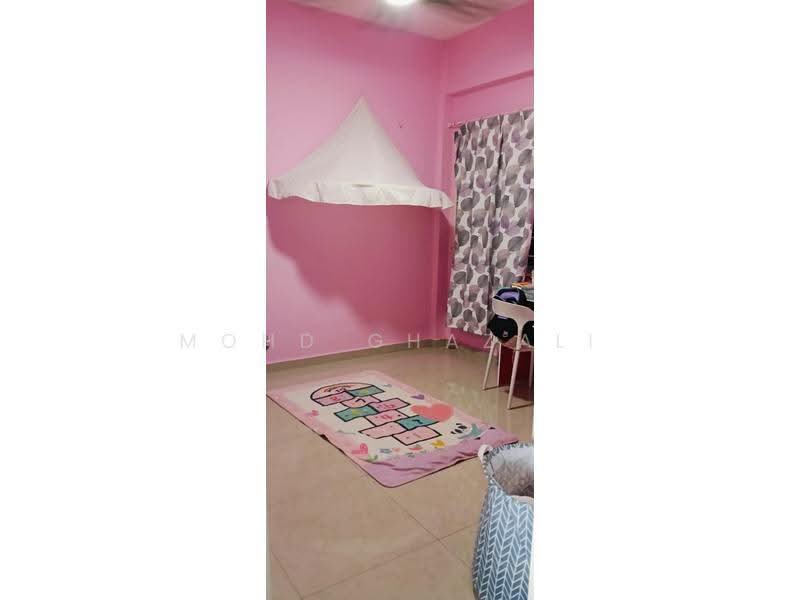Flat for Sale at Pangsapuri Nilam Indah - Mohd Ghazali - Bedroom - PropertyGuru.com.my