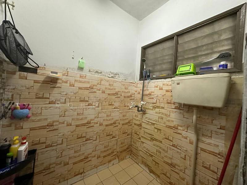 Rumah Teres 2-Tingkat untuk Dijual di Bandar Rinching Seksyen 1 (Semenyih) - Mohd Ghazali - Bathroom - PropertyGuru.com.my
