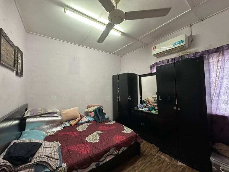 Rumah Teres 2-Tingkat untuk Dijual di Bandar Rinching Seksyen 1 (Semenyih) - Mohd Ghazali - Bedroom - PropertyGuru.com.my