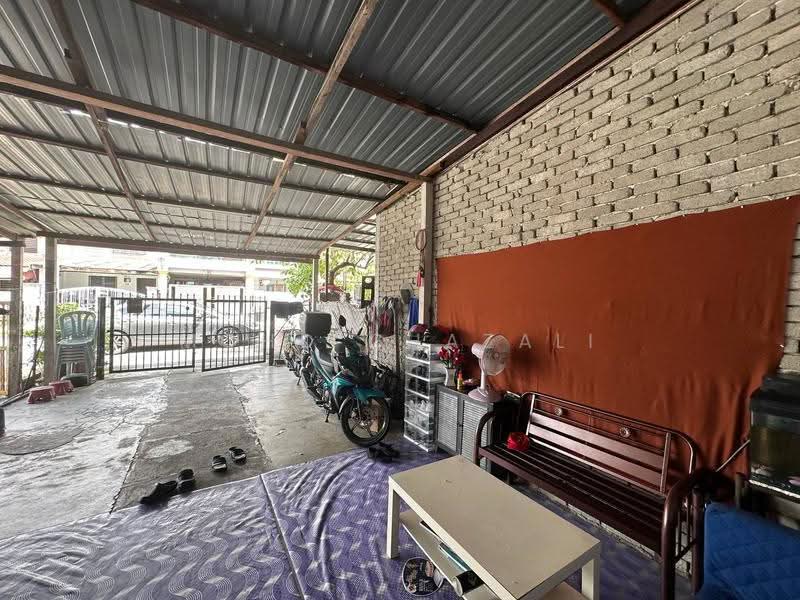Rumah Teres 2-Tingkat untuk Dijual di Bandar Rinching Seksyen 1 (Semenyih) - Mohd Ghazali - Exterior - PropertyGuru.com.my