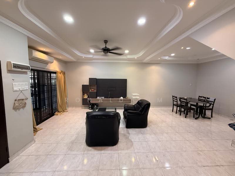 2-storey Terraced House for Rent in Taman Puteri Indah (Batu Pahat) - Ronald Lim - Living Room - PropertyGuru.com.my