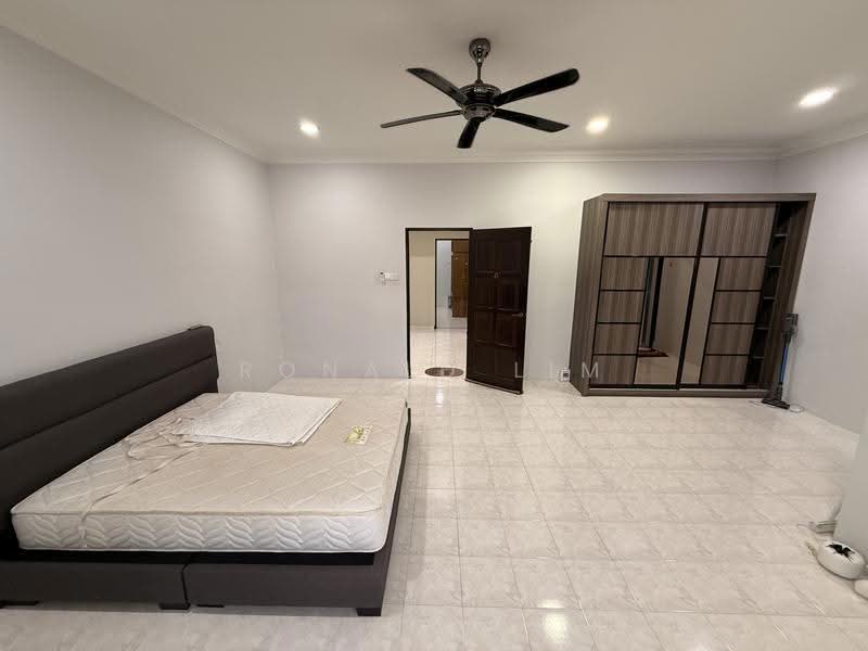 2-storey Terraced House for Rent in Taman Puteri Indah (Batu Pahat) - Ronald Lim - Bedroom - PropertyGuru.com.my