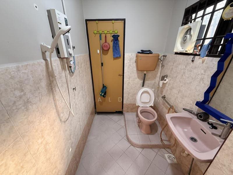 2-storey Terraced House for Rent in Taman Puteri Indah (Batu Pahat) - Ronald Lim - Bathroom - PropertyGuru.com.my