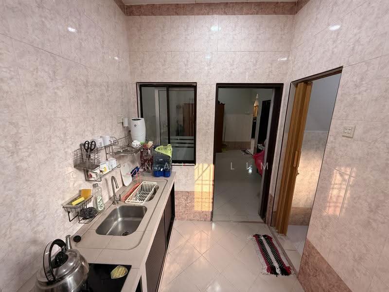 2-storey Terraced House for Rent in Taman Puteri Indah (Batu Pahat) - Ronald Lim - Kitchen - PropertyGuru.com.my