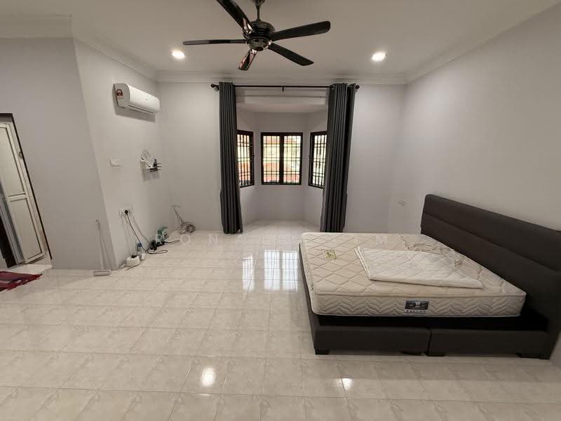 2-storey Terraced House for Rent in Taman Puteri Indah (Batu Pahat) - Ronald Lim - Bedroom - PropertyGuru.com.my