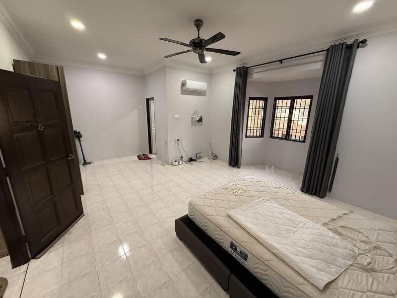 2-storey Terraced House for Rent in Taman Puteri Indah (Batu Pahat) - Ronald Lim - Bedroom - PropertyGuru.com.my
