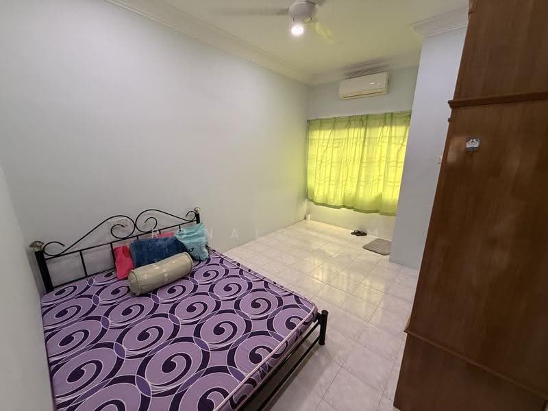 2-storey Terraced House for Rent in Taman Puteri Indah (Batu Pahat) - Ronald Lim - Bedroom - PropertyGuru.com.my