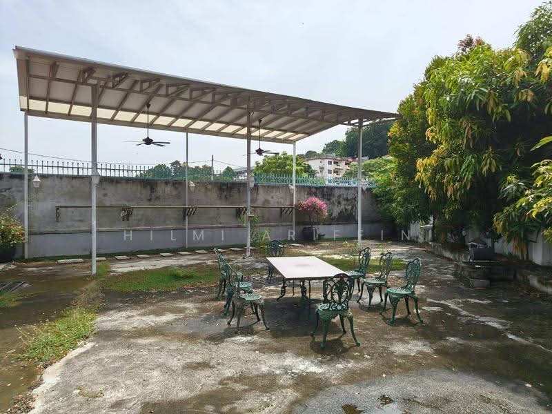 Bungalow House for Rent in Klang (Selangor) - Hilmi Ariffin - Garden - PropertyGuru.com.my