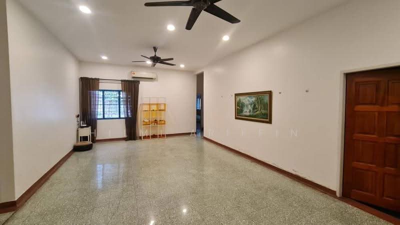 Bungalow House for Rent in Klang (Selangor) - Hilmi Ariffin - Living Room - PropertyGuru.com.my