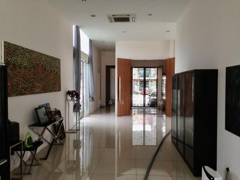 Bungalow House for Sale in Glenmarie Cove (Klang) - Vivian Lim - Corridor - PropertyGuru.com.my