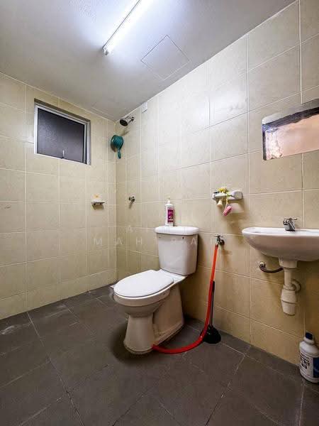 Pangsapuri untuk Dijual di Pangsapuri Selangorku Baiduri Jaya - Aimi Mahirah - Bathroom - PropertyGuru.com.my