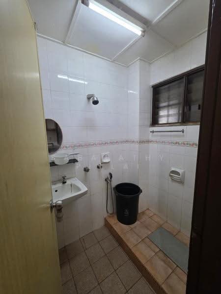 Rumah Teres untuk Dijual di TAMAN PUCHONG UTAMA (Puchong) - Sababathy Pillai - Bathroom - PropertyGuru.com.my