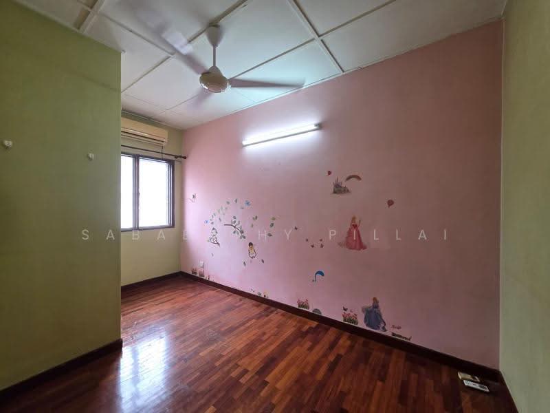 Rumah Teres untuk Dijual di TAMAN PUCHONG UTAMA (Puchong) - Sababathy Pillai - Bedroom - PropertyGuru.com.my