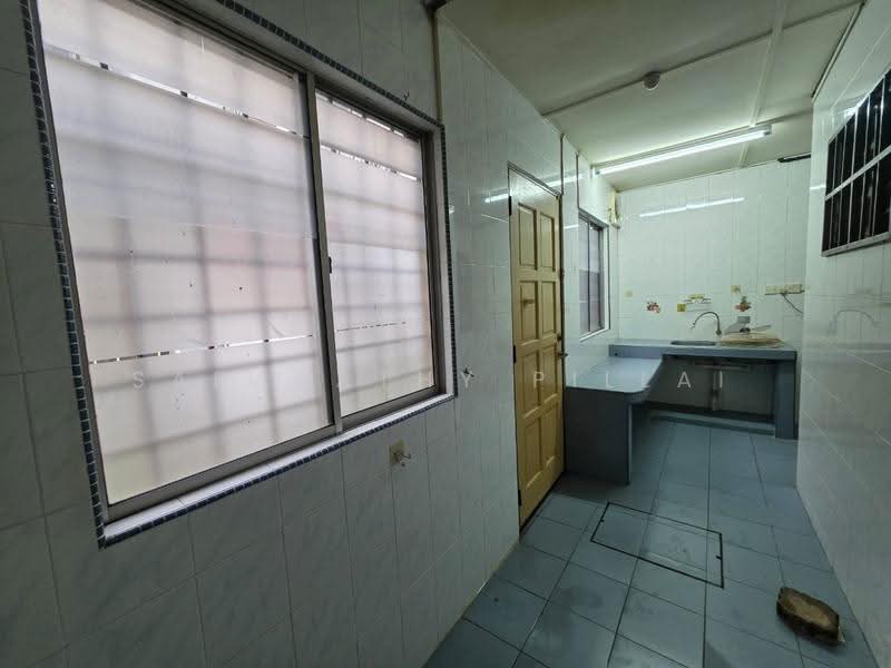 Rumah Teres untuk Dijual di TAMAN PUCHONG UTAMA (Puchong) - Sababathy Pillai - Kitchen - PropertyGuru.com.my