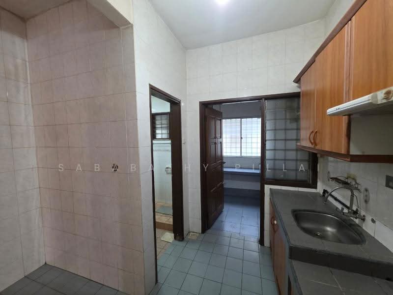 Rumah Teres untuk Dijual di TAMAN PUCHONG UTAMA (Puchong) - Sababathy Pillai - Kitchen - PropertyGuru.com.my