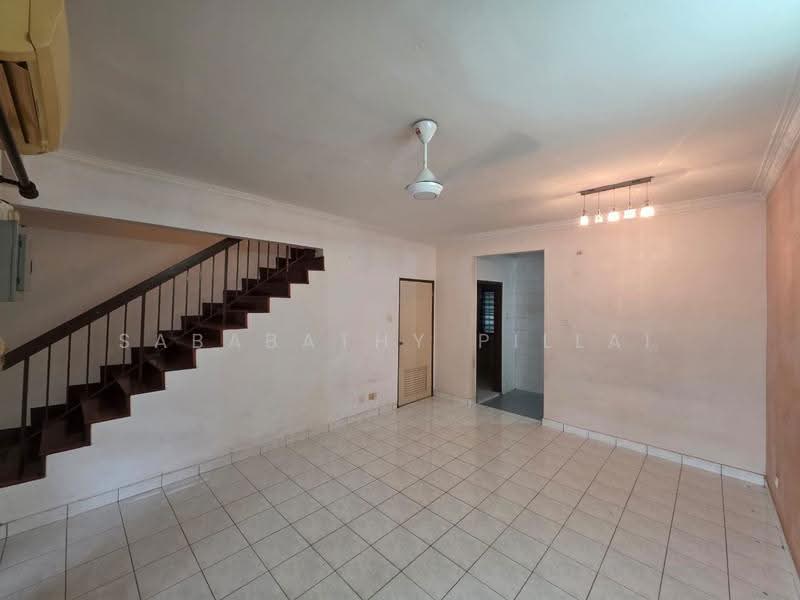 Rumah Teres untuk Dijual di TAMAN PUCHONG UTAMA (Puchong) - Sababathy Pillai - Living Room - PropertyGuru.com.my