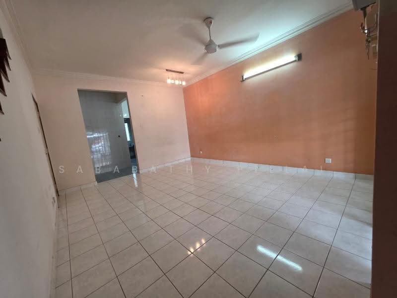 Rumah Teres untuk Dijual di TAMAN PUCHONG UTAMA (Puchong) - Sababathy Pillai - Living Room - PropertyGuru.com.my