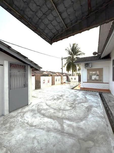 Rumah Teres 1-Tingkat untuk Dijual di Taman Daya (Johor Bahru) - Karl Lim - Exterior - PropertyGuru.com.my