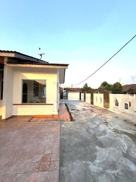 Rumah Teres 1-Tingkat untuk Dijual di Taman Daya (Johor Bahru) - Karl Lim - Exterior - PropertyGuru.com.my