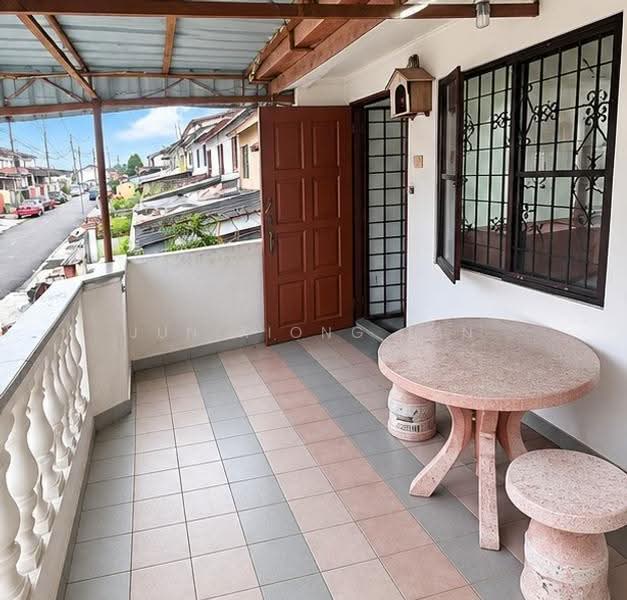 2-storey Terraced House for Sale in Taman Bukit Tiram (Ulu Tiram) - Jun Xiong Tan - Balcony - PropertyGuru.com.my