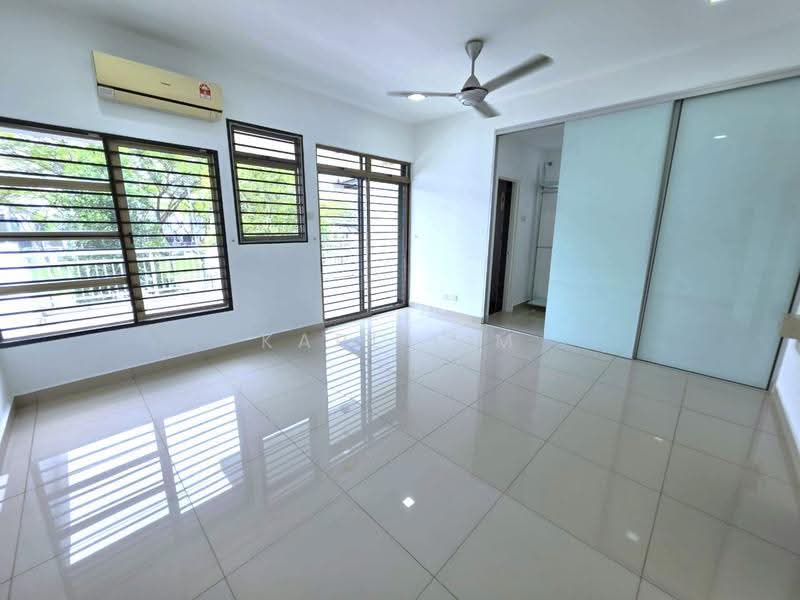 2-storey Terraced House for Sale in Taman Seri Austin (Tebrau) - Karl Lim - Living Room - PropertyGuru.com.my