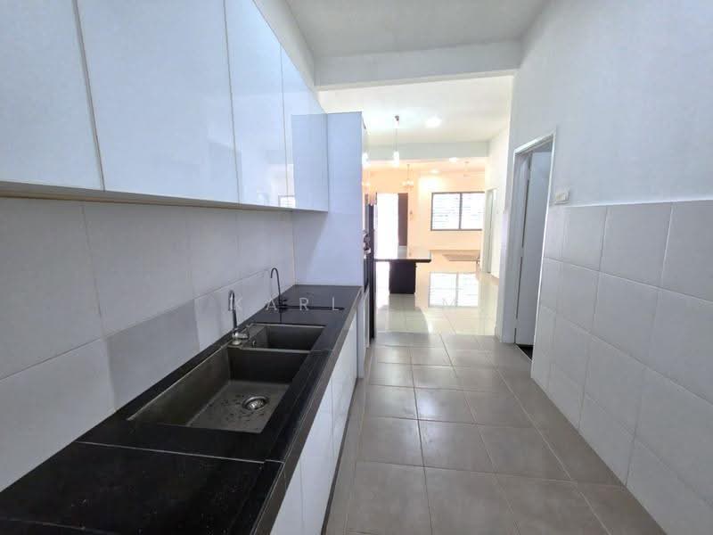 2-storey Terraced House for Sale in Taman Seri Austin (Tebrau) - Karl Lim - Kitchen - PropertyGuru.com.my