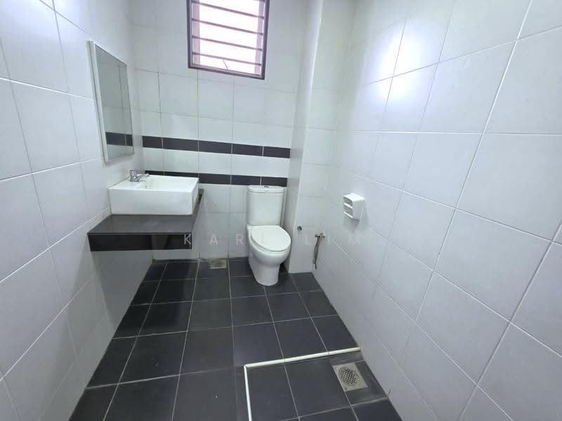 2-storey Terraced House for Sale in Taman Seri Austin (Tebrau) - Karl Lim - Bathroom - PropertyGuru.com.my