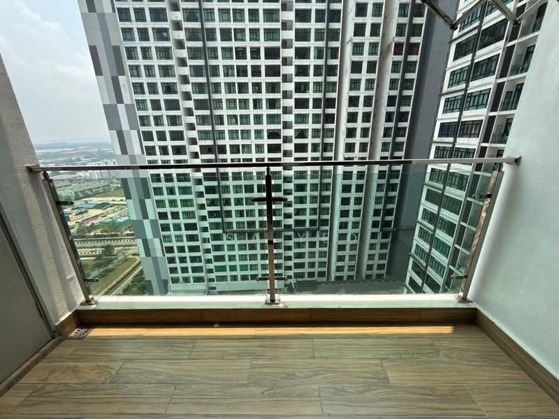 Kediaman Servis untuk Dijual di D'Summit Residences - Lisa Yeo - Balcony - PropertyGuru.com.my