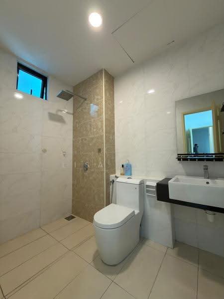 Kediaman Servis untuk Dijual di D'Summit Residences - Lisa Yeo - Bathroom - PropertyGuru.com.my