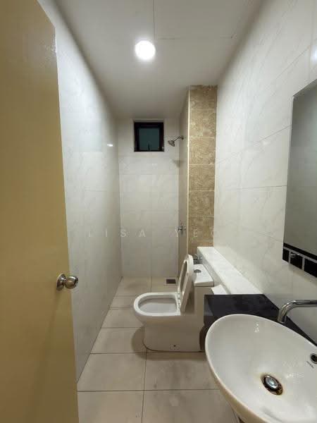 Kediaman Servis untuk Dijual di D'Summit Residences - Lisa Yeo - Bathroom - PropertyGuru.com.my