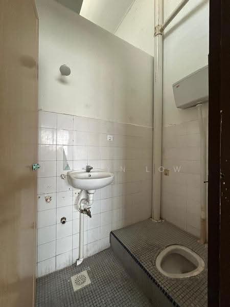 Rumah Teres 1-Tingkat untuk Dijual di Taman Seri Duyong (Duyong) - Jesslyn Low - Bathroom - PropertyGuru.com.my