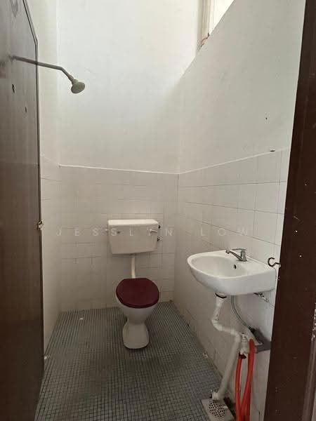 Rumah Teres 1-Tingkat untuk Dijual di Taman Seri Duyong (Duyong) - Jesslyn Low - Bathroom - PropertyGuru.com.my