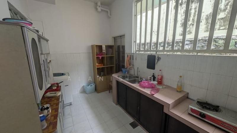 Semi-Detached House for Sale in Taman Skudai Baru (Skudai) - Alanis Lee - Kitchen - PropertyGuru.com.my