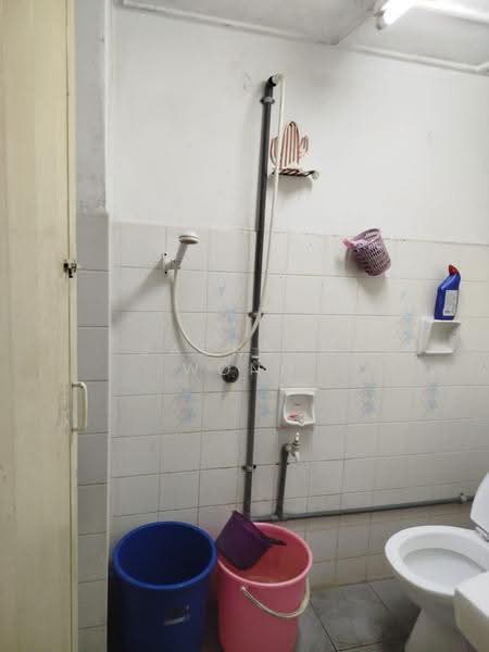 Kondominium untuk Disewa di Gemilang Indah - Jackson Wong - Bathroom - PropertyGuru.com.my