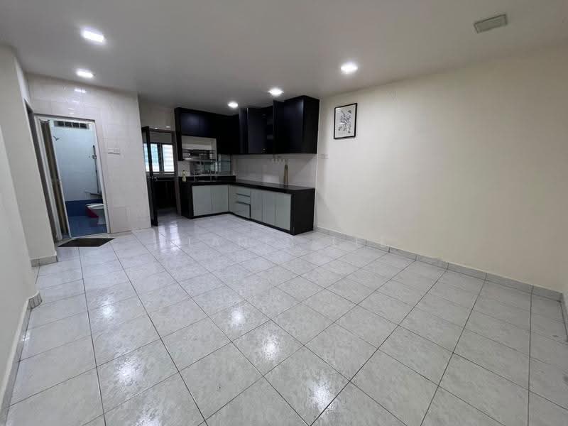 Rumah Teres 2.5-Tingkat untuk Dijual di Taman Bukit Jaya (Ulu Tiram) - Alanis Lee - Kitchen - PropertyGuru.com.my