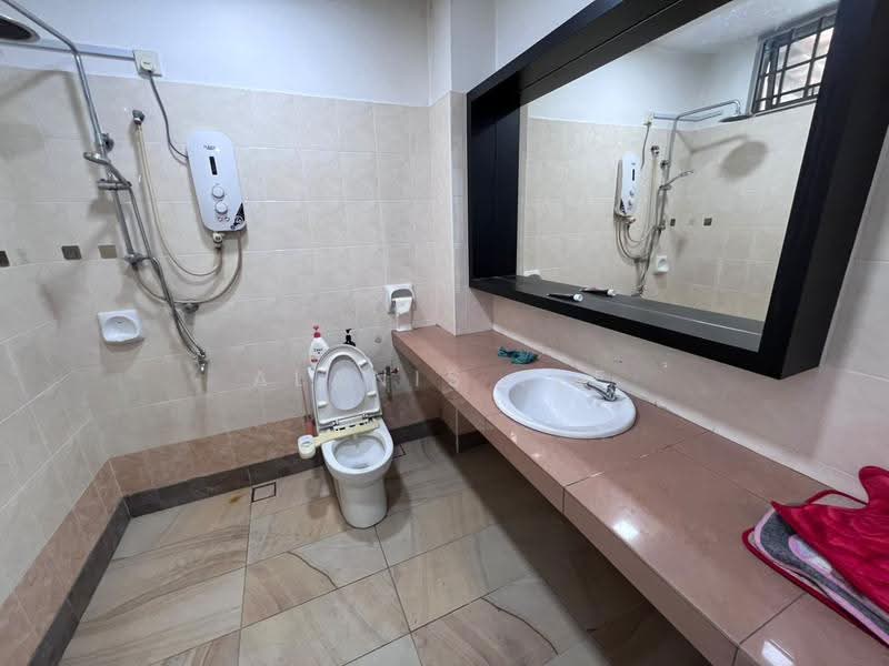 Rumah Teres 2.5-Tingkat untuk Dijual di Taman Bukit Jaya (Ulu Tiram) - Alanis Lee - Bathroom - PropertyGuru.com.my