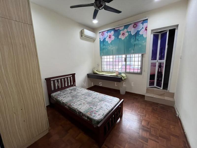 Rumah Teres 2.5-Tingkat untuk Dijual di Taman Bukit Jaya (Ulu Tiram) - Alanis Lee - Bedroom - PropertyGuru.com.my