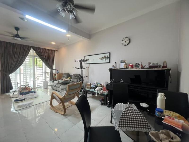 1.5-storey Terraced House for Sale in Taman Daya (Johor Bahru) - Amber Ma - Living Room - PropertyGuru.com.my