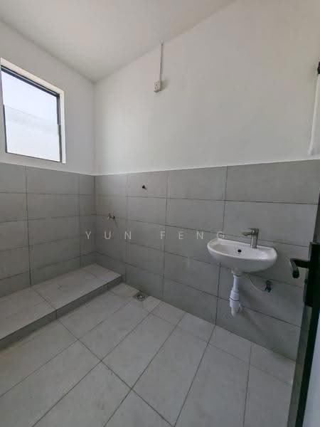 Kedai untuk Disewa di Taman Ungku Tun Aminah (Skudai) - Yun Feng - Bathroom - PropertyGuru.com.my