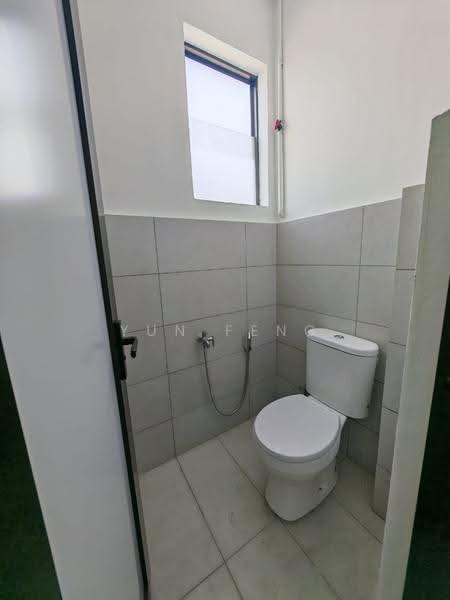 Kedai untuk Disewa di Taman Ungku Tun Aminah (Skudai) - Yun Feng - Bathroom - PropertyGuru.com.my