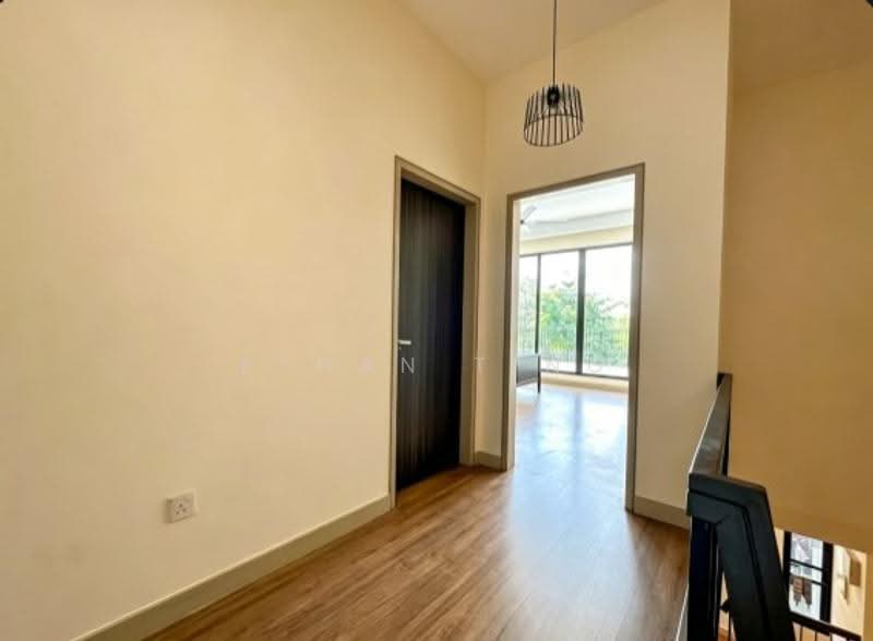 Rumah Teres 2-Tingkat untuk Dijual di Elmina (Shah Alam) - Ethan Ting - Corridor - PropertyGuru.com.my