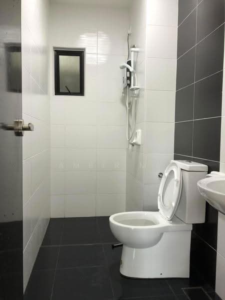 Service Residence for Sale at Sky View - Amber Ma - Bathroom - PropertyGuru.com.my