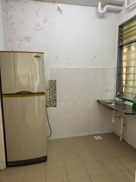 Apartment for Rent at Pangsapuri Lagoon Perdana - Melanie Chan - Kitchen - PropertyGuru.com.my