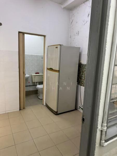 Apartment for Rent at Pangsapuri Lagoon Perdana - Melanie Chan - Bathroom - PropertyGuru.com.my