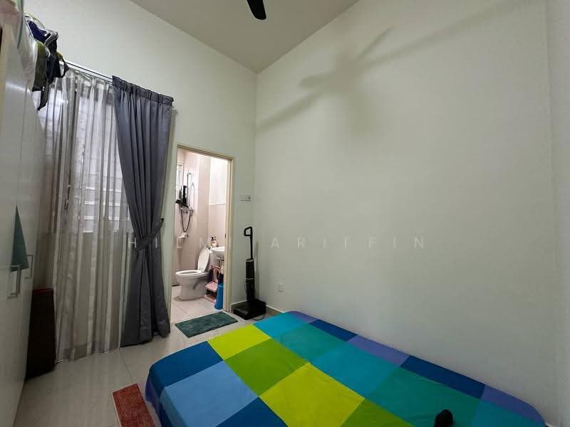 2-storey Terraced House for Sale in Bandar Country Homes (Rawang) - Hilmi Ariffin - Bedroom - PropertyGuru.com.my