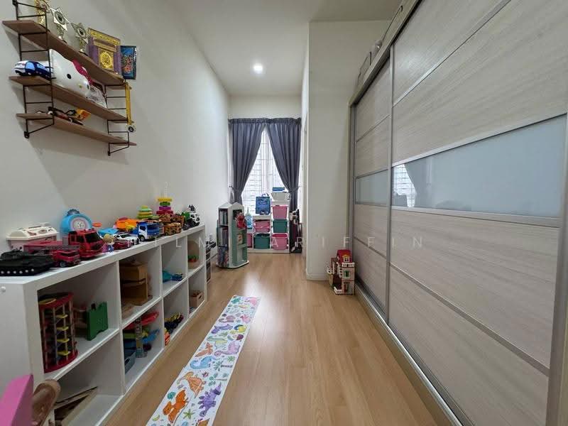 2-storey Terraced House for Sale in Bandar Country Homes (Rawang) - Hilmi Ariffin - Corridor - PropertyGuru.com.my