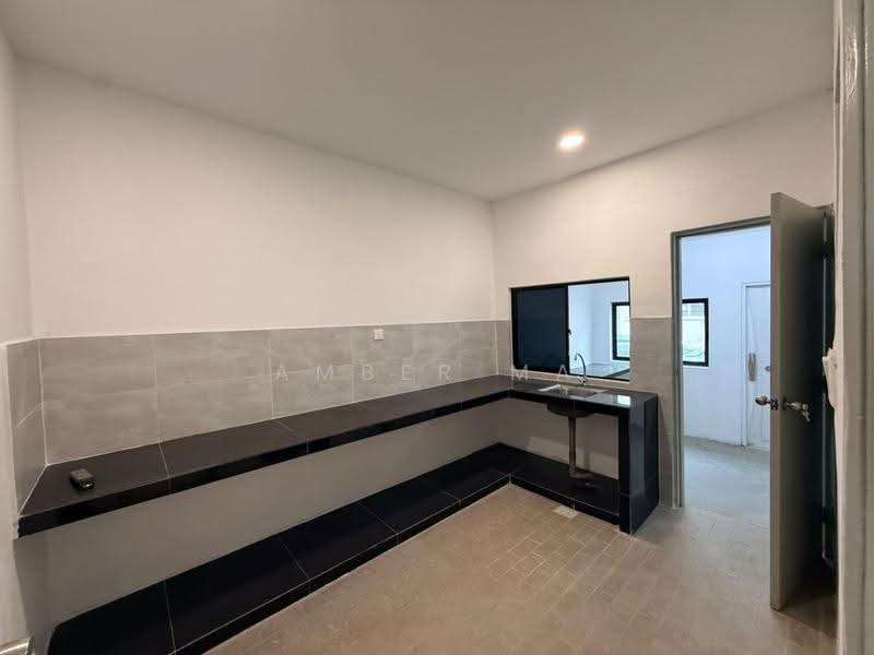 Rumah Teres 2-Tingkat untuk Dijual di Taman Perling (Perling) - Amber Ma - Kitchen - PropertyGuru.com.my