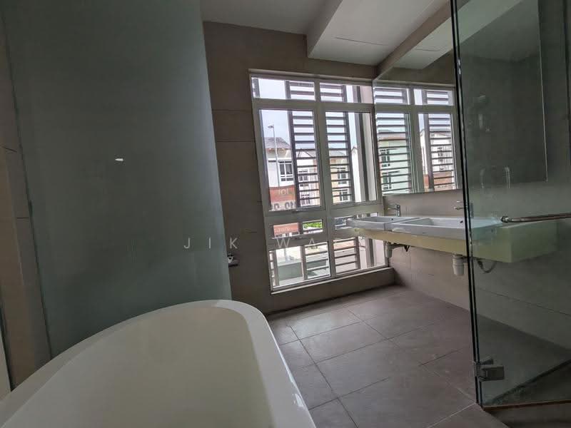 2.5-storey Terraced House for Sale in Presint 14 (Putrajaya) - Jik Wafa - Bathroom - PropertyGuru.com.my