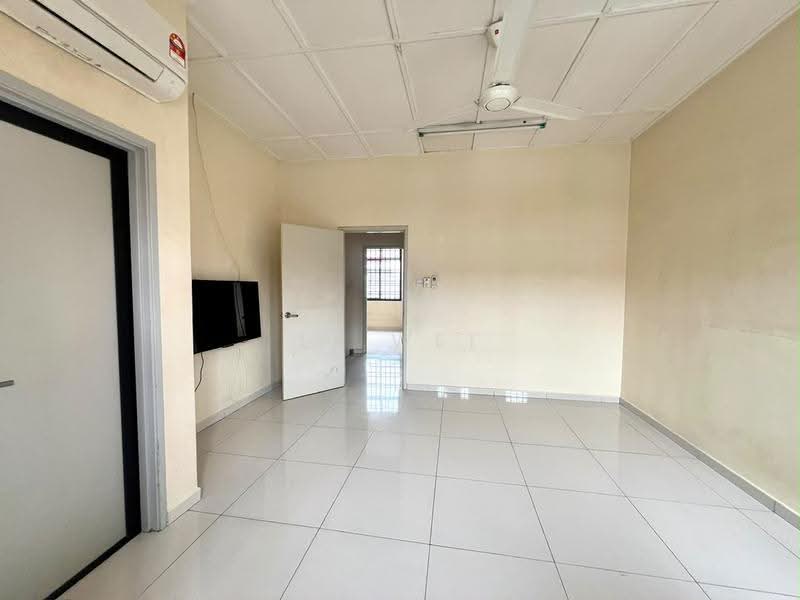 2-storey Terraced House for Sale in Taman Setia Indah (Tebrau) - Li Wei - Living Room - PropertyGuru.com.my