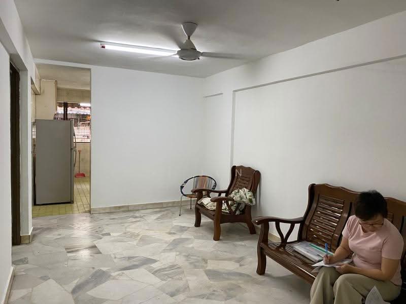 Flat for Rent at PKNS Seksyen 17 Petaling Jaya - Yi Jun - Living Room - PropertyGuru.com.my